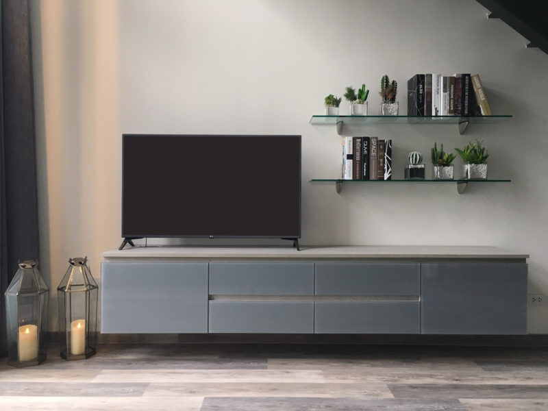 Suspended TV cabinet with glass doors