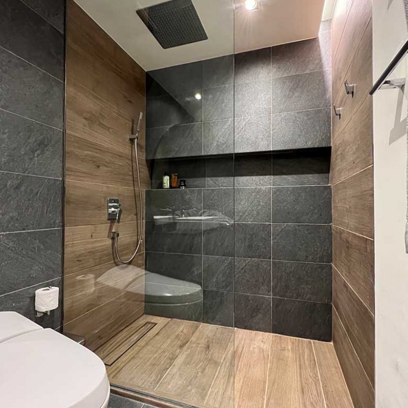 Rain shower with Italian ceramic tiles