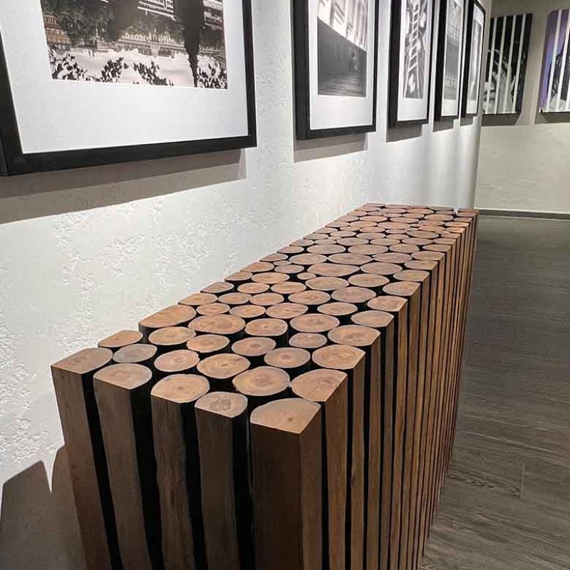 Pikul Place entrance wooden consolle | Elementi Interiors