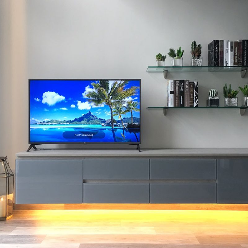 Suspended cabinet for TV with glass doors